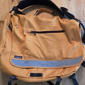 Patagonoa Half Mass Bag burnt yellow